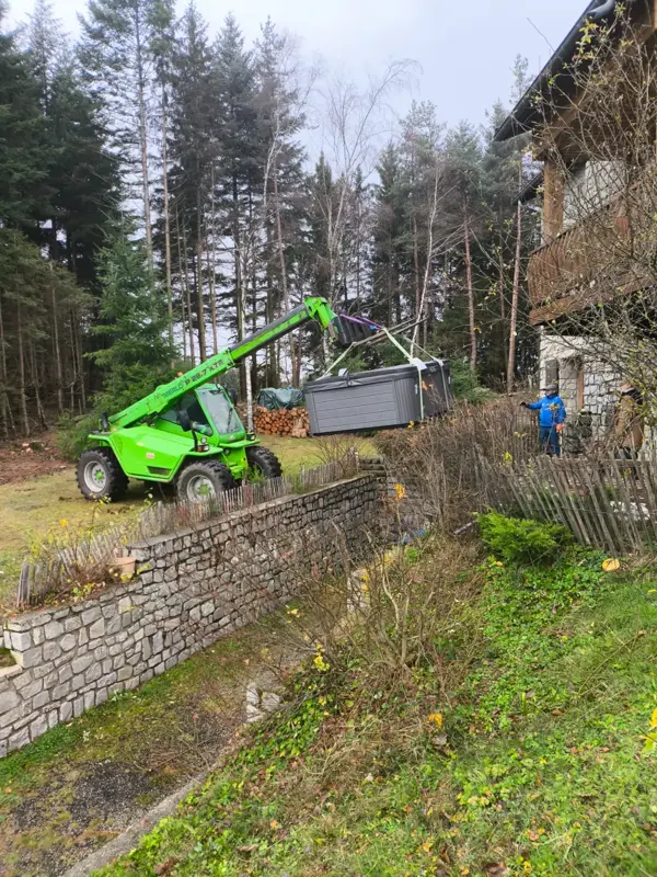 Livraison au chariot télescopique en zone boisée