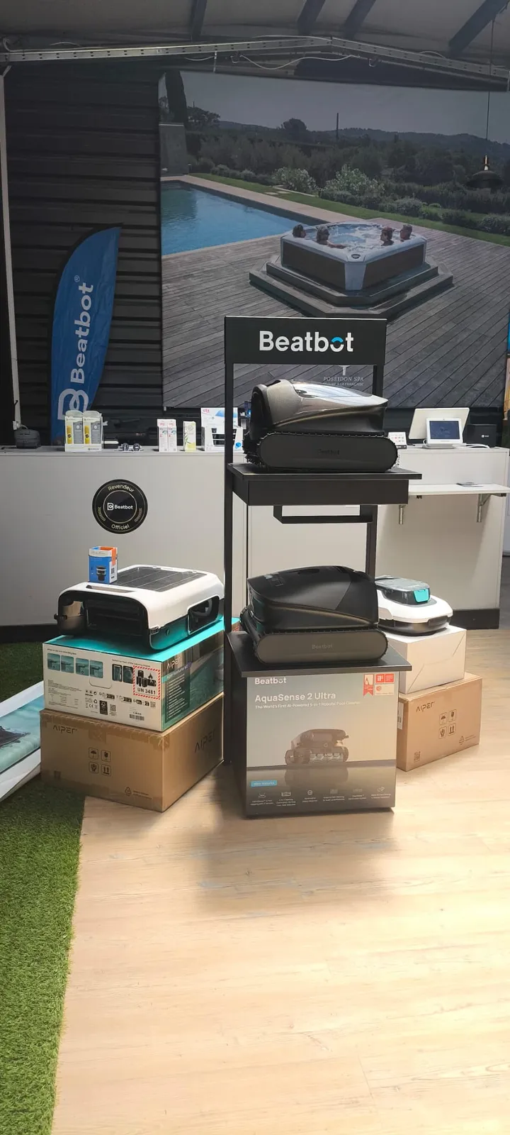 Robot nettoyeur de piscine Beatbot en exposition
