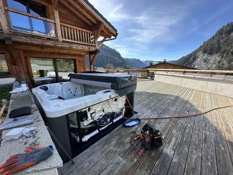 Spa extérieur sur terrasse bois